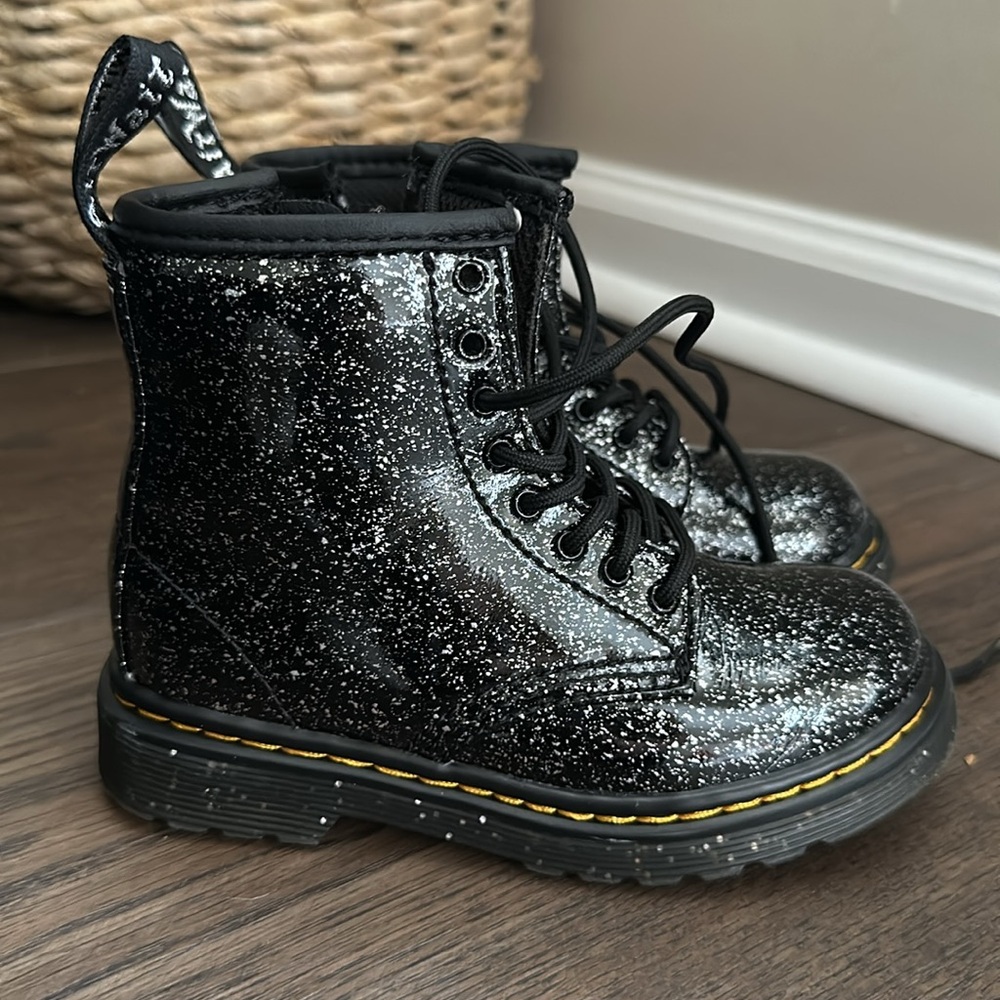 Girl Dr. Martens - Black Cosmic